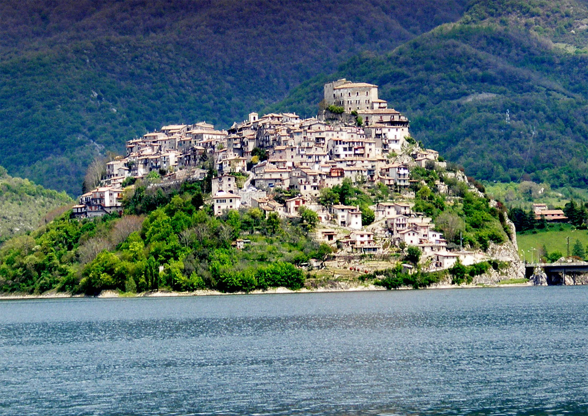 Castel di Tora