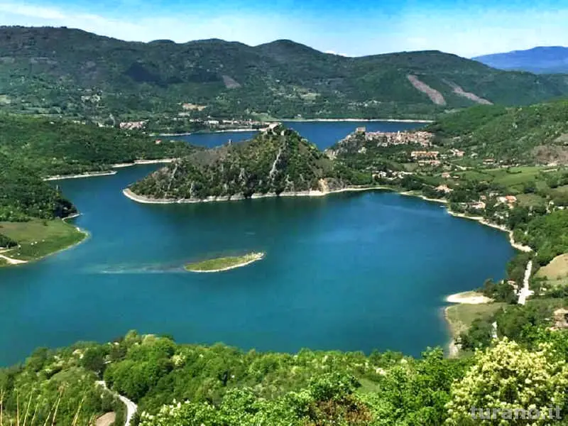 Lago del Turano