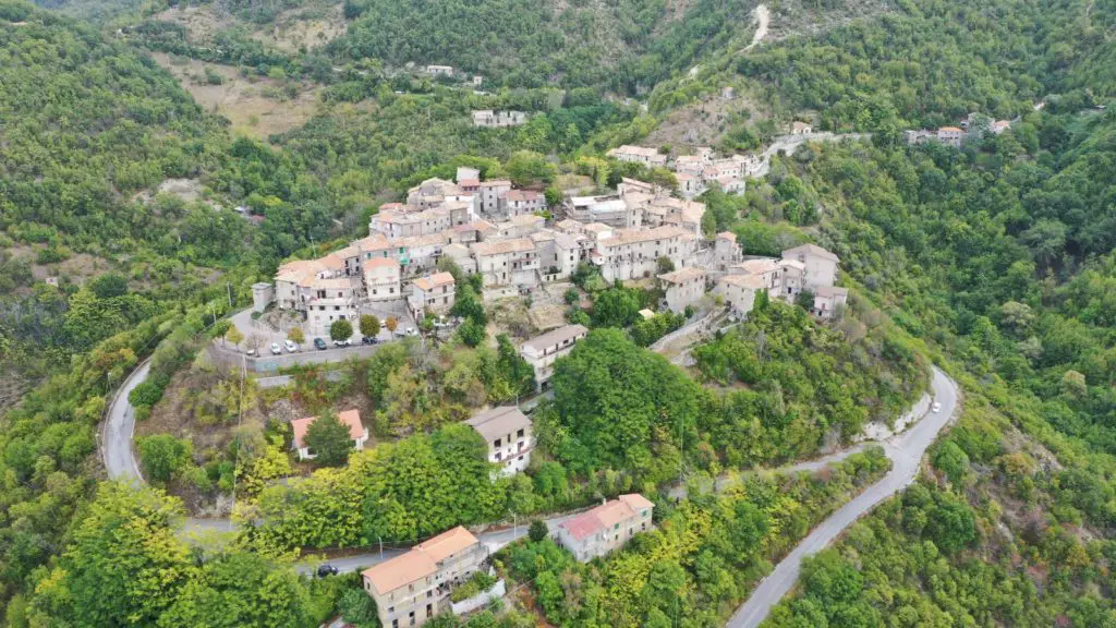 Vista aerea del paese di Stipes (Rieti)