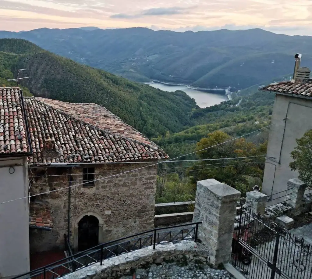 Casa di montagna sugli appennini laziali (Lago del Turano - Stipes)